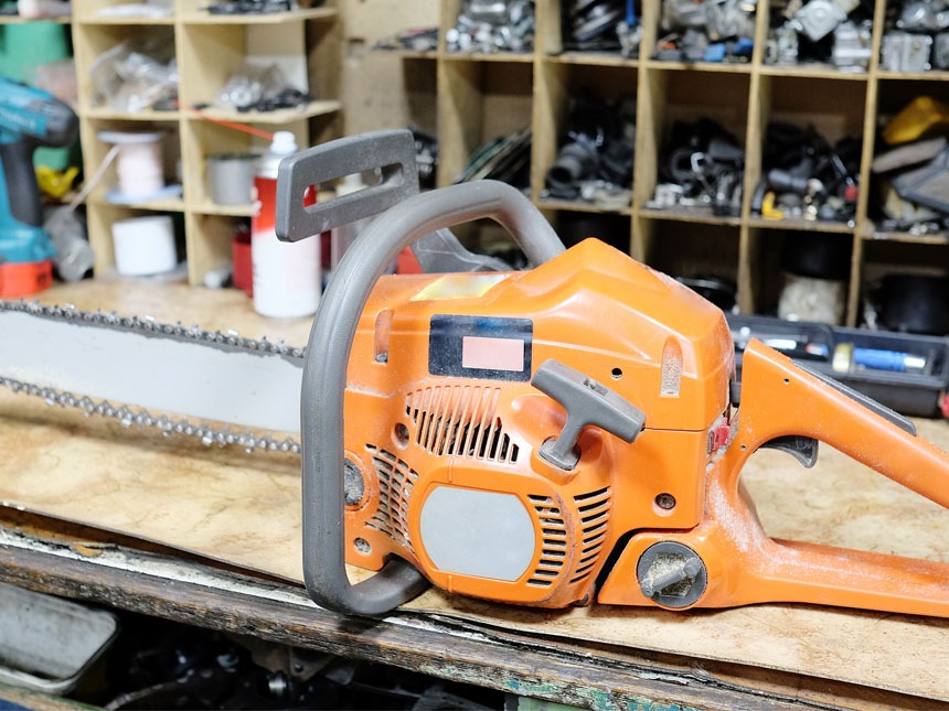 Gas-powered Chainsaw